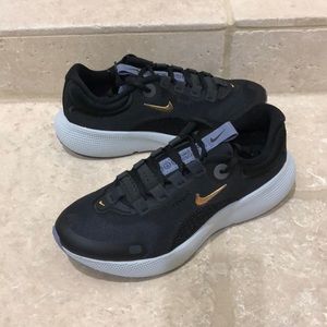 Women’s Nike react escape RN